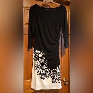 Lauren Ralph Lauren Black & White Dress
Size 8
Floral design